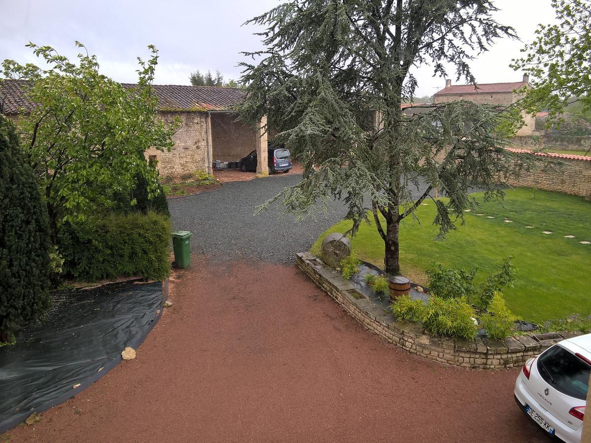 Bed and Breakfast Entre Marais Et Gatine Saint-Pompain Екстер'єр фото